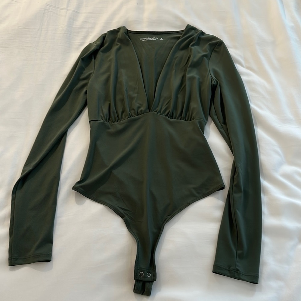 Abercrombie & Fitch Olive Green Long Sleeve Bodysuit. Small.